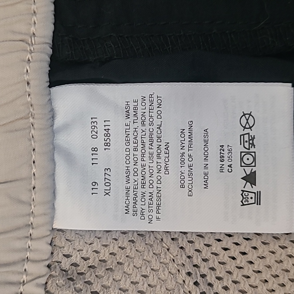 Columbia Black Shorts - Picture 6 of 6